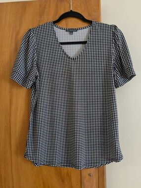 Adrianna Papell Black and White  V-Neck Short Sleeve Blouse